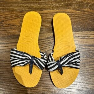 HAVAIANAS Yellow and Blue Striped Bow Sandals